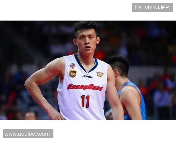 周鹏:从篮球场上的拼搏者到生活中的坚韧榜样,见证成长与奋斗的故事 周鹏:从篮球场上的拼搏者到生活中的坚韧榜样,见证成长与奋斗的故事